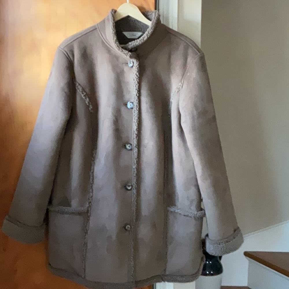 Womens LL Bean faux suede, Sherpa lining. Size XL.